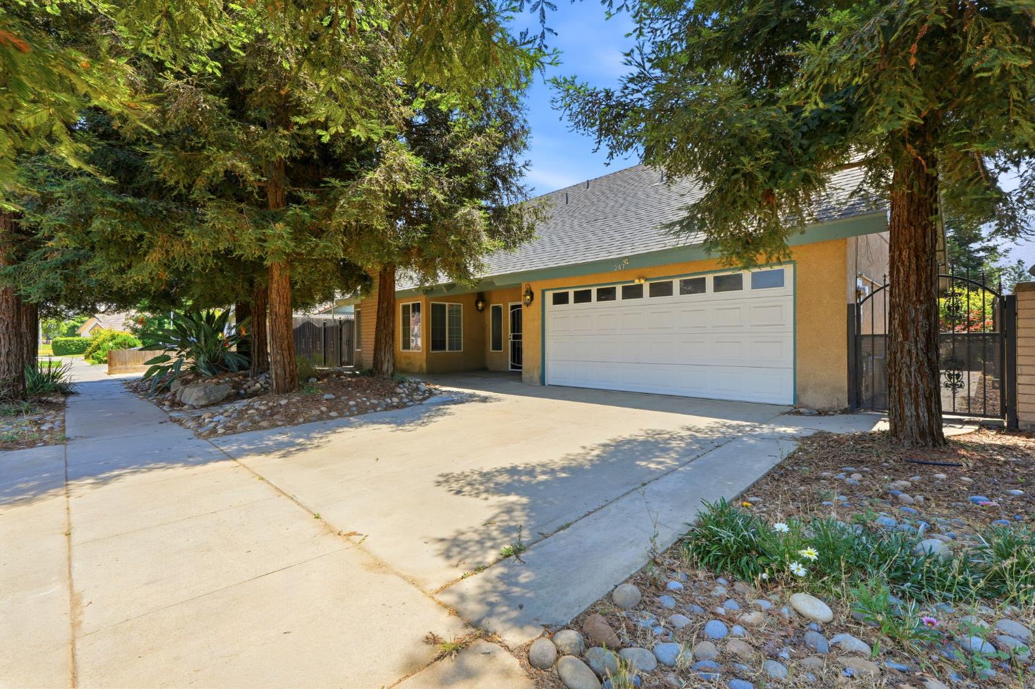 247 E Kennedy Ave, Tulare, CA 93274