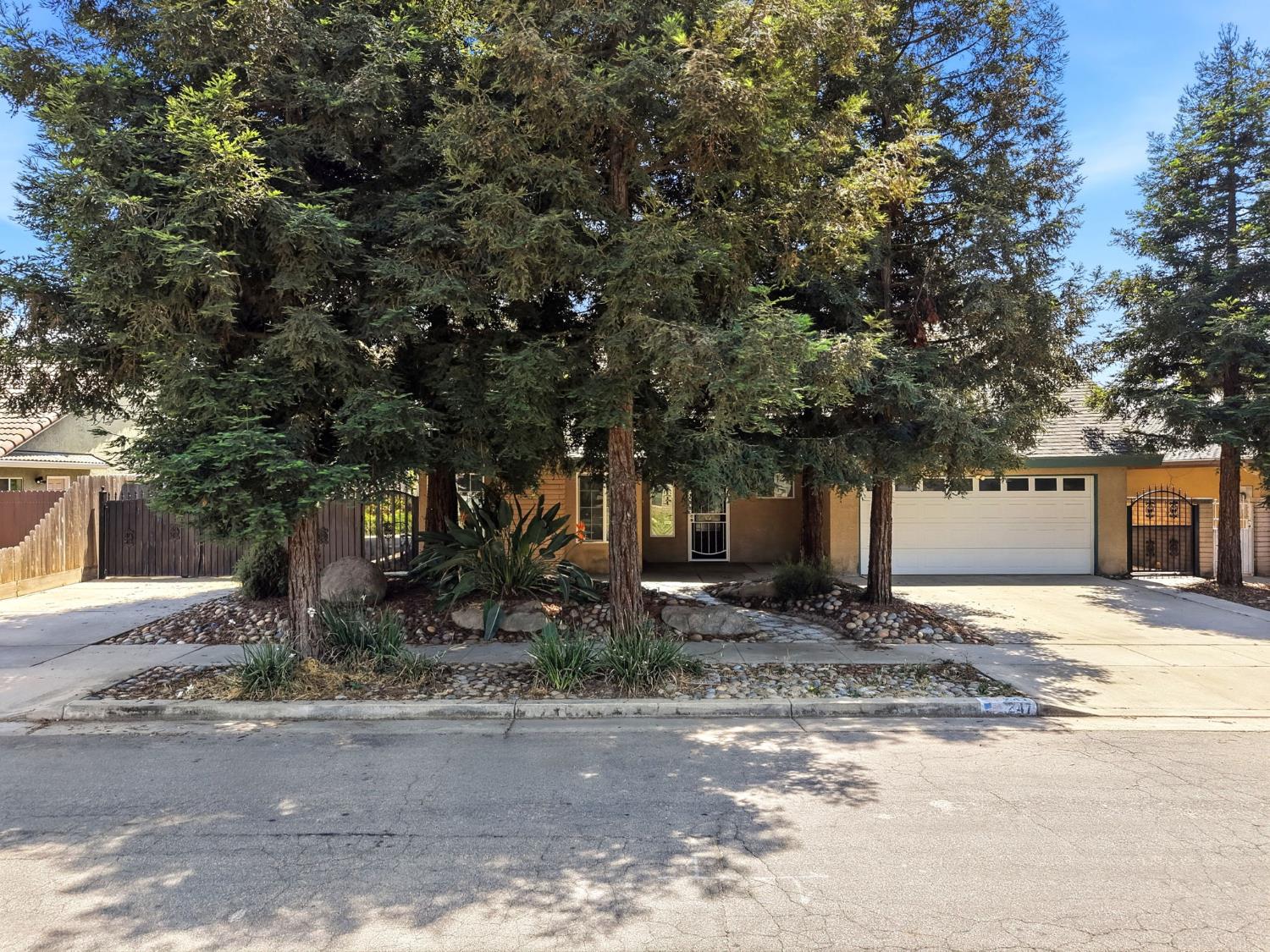 247 E Kennedy Ave, Tulare, CA 93274