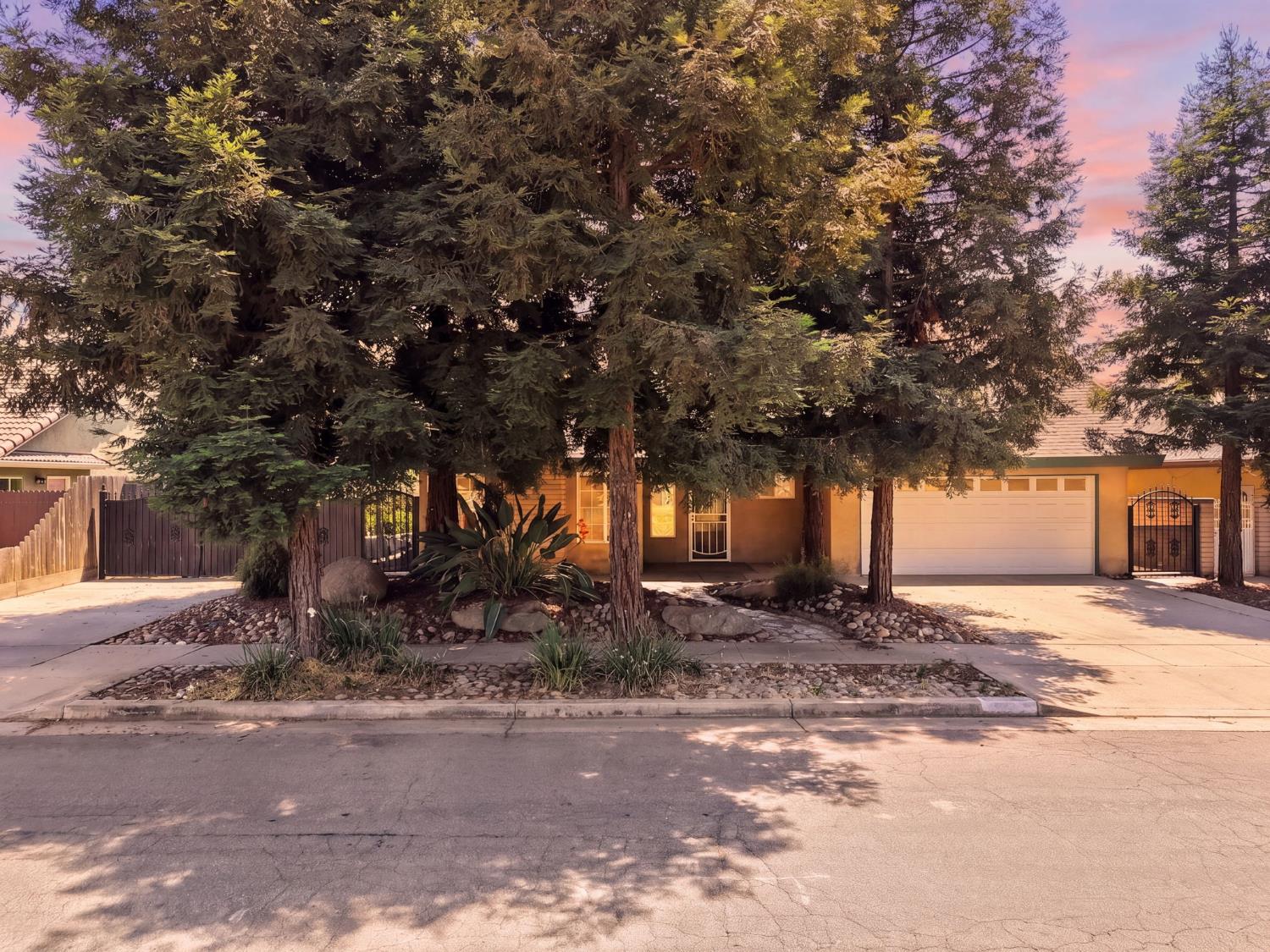 247 E Kennedy Ave, Tulare, CA 93274