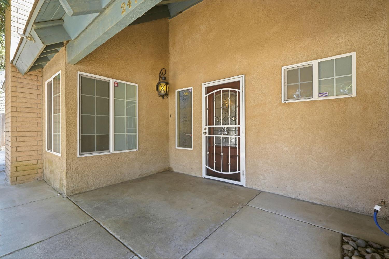 247 E Kennedy Ave, Tulare, CA 93274