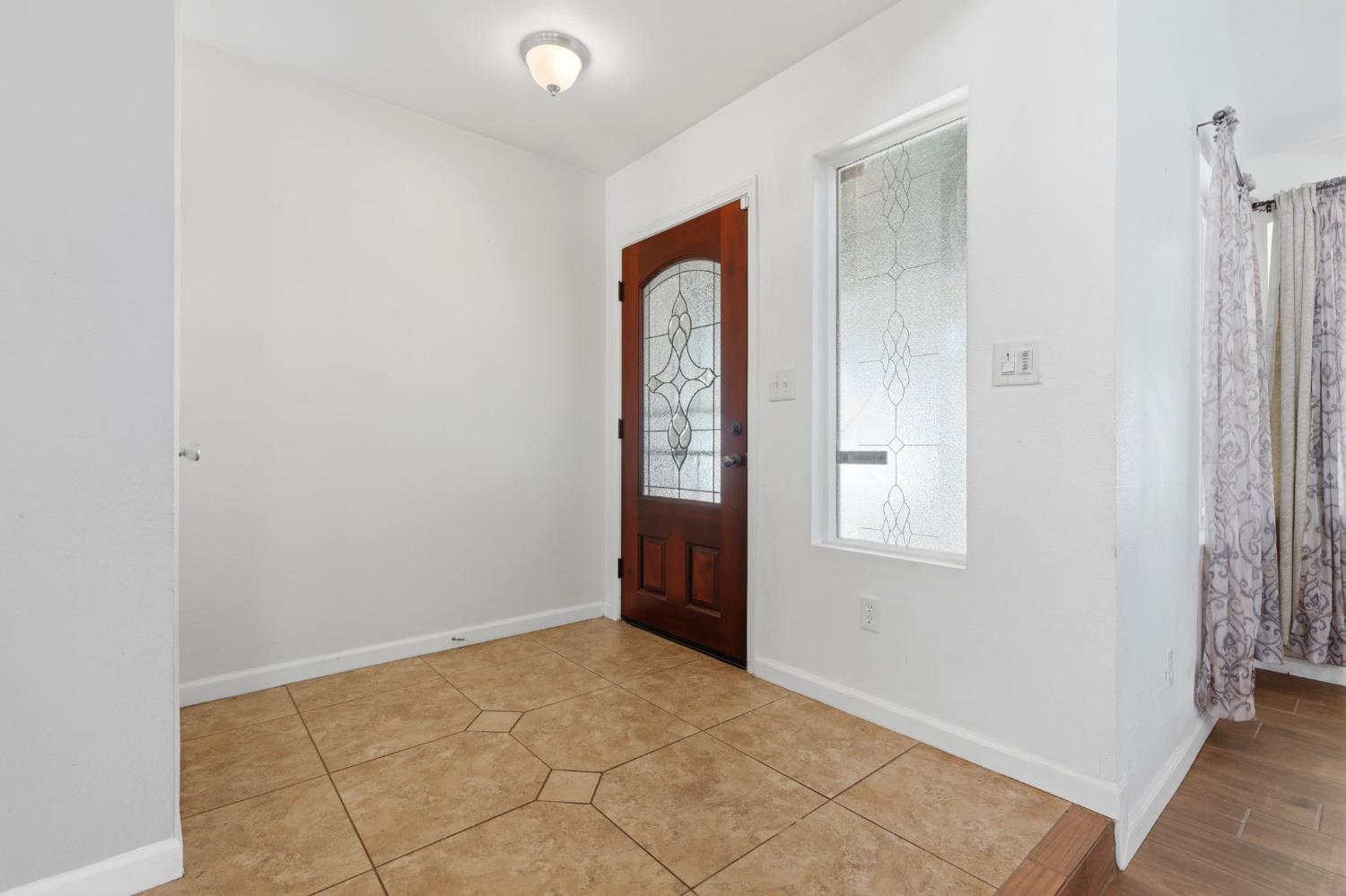 247 E Kennedy Ave, Tulare, CA 93274