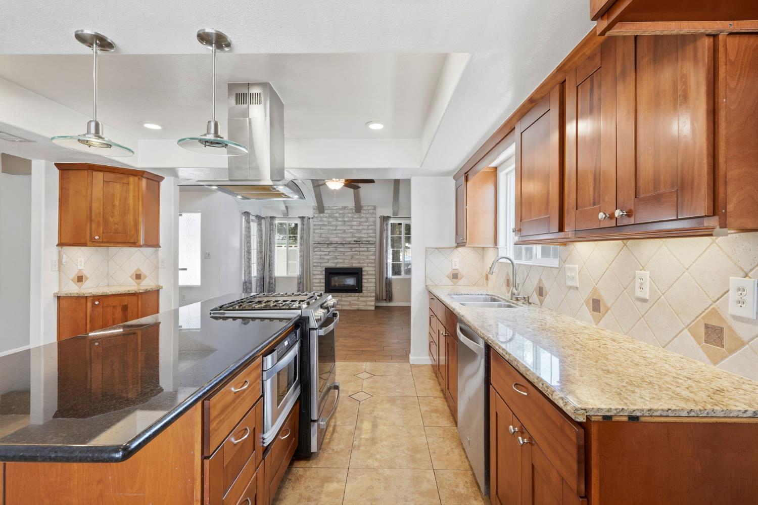 247 E Kennedy Ave, Tulare, CA 93274