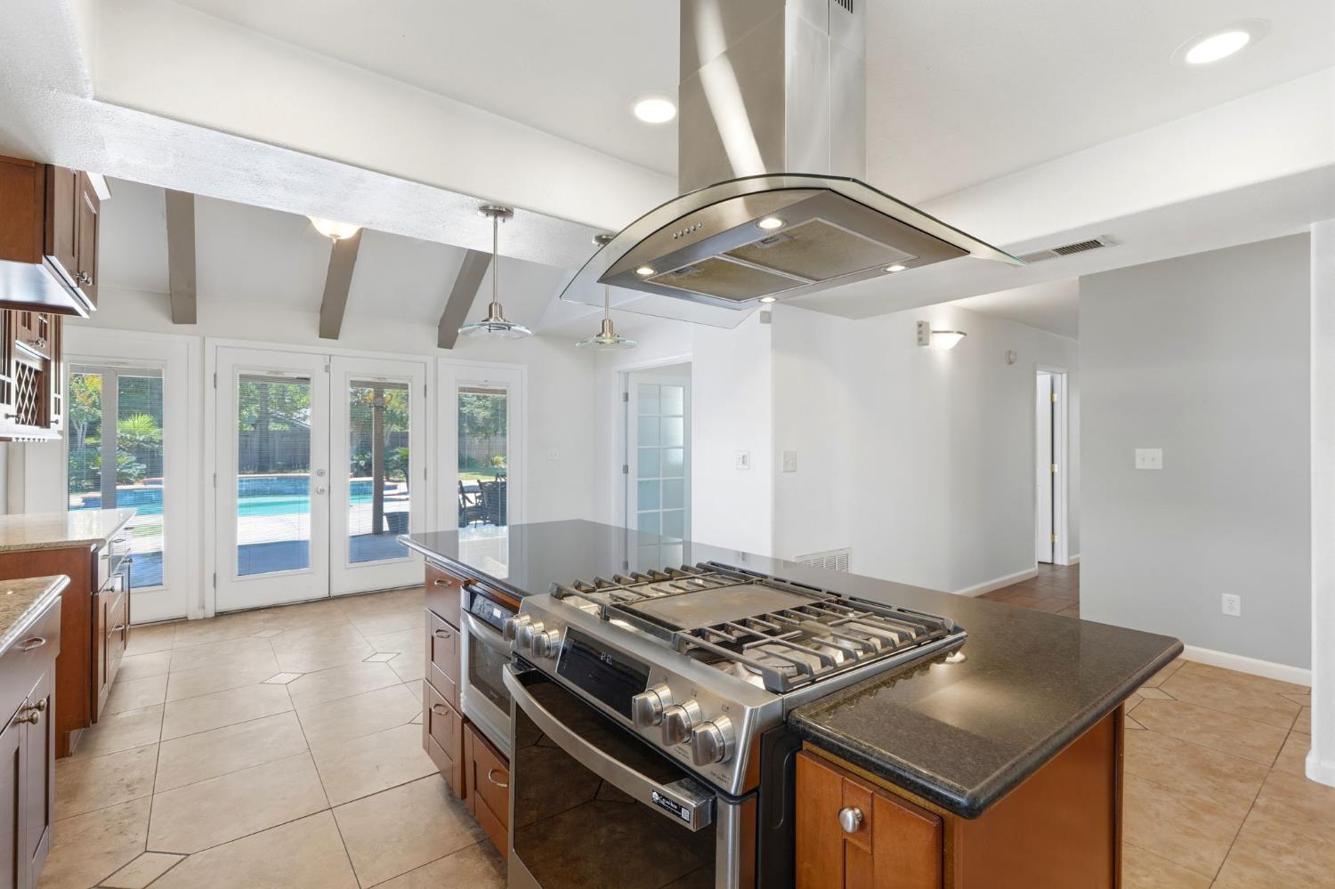247 E Kennedy Ave, Tulare, CA 93274