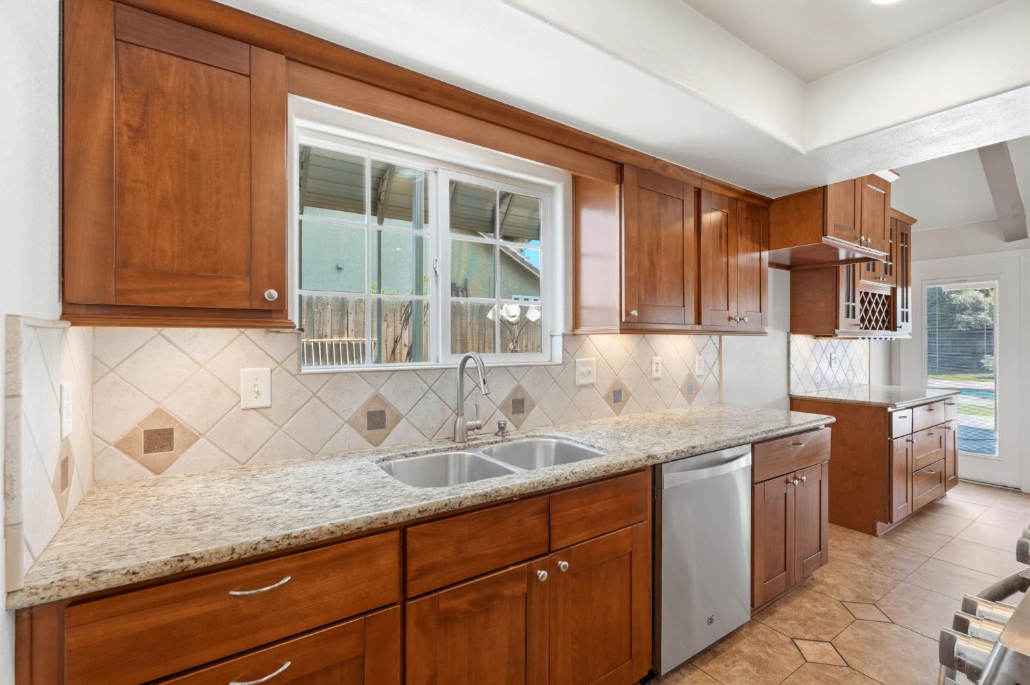 247 E Kennedy Ave, Tulare, CA 93274