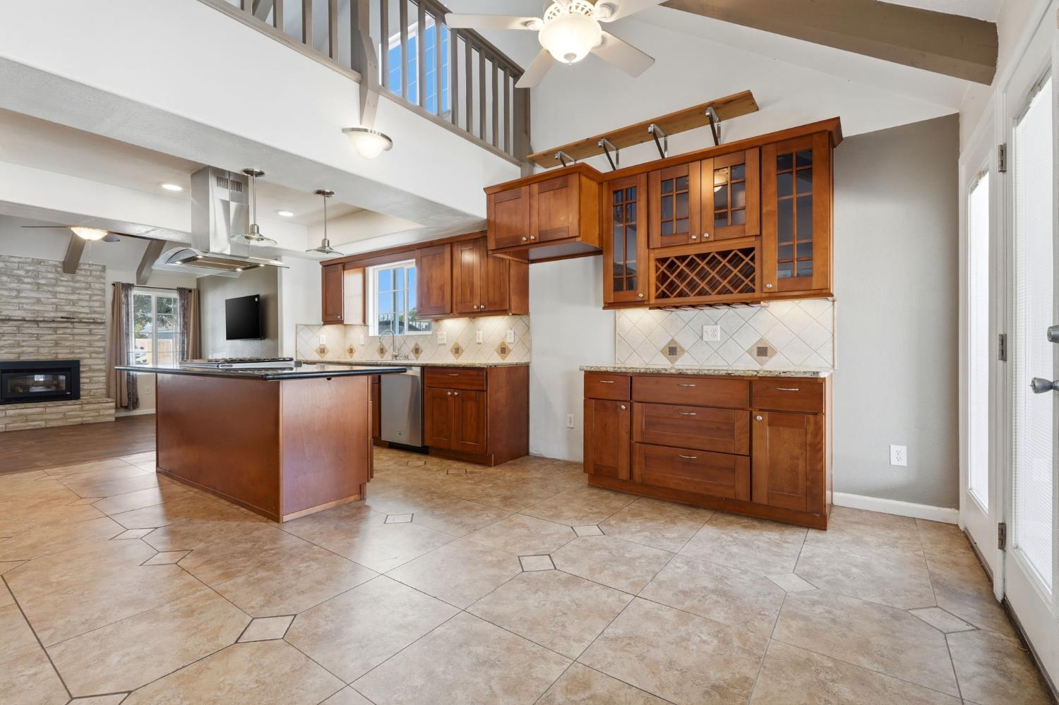 247 E Kennedy Ave, Tulare, CA 93274