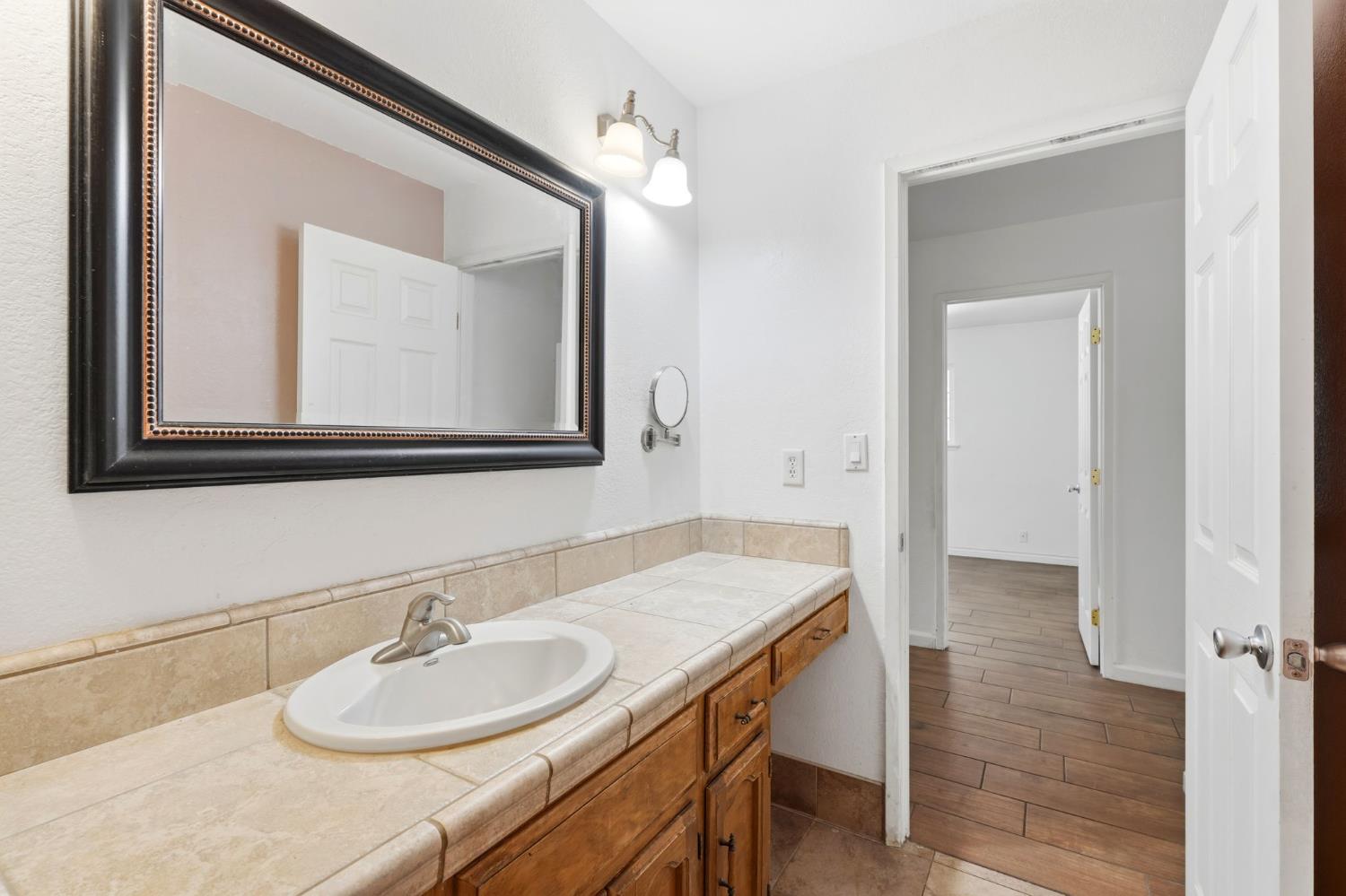 247 E Kennedy Ave, Tulare, CA 93274