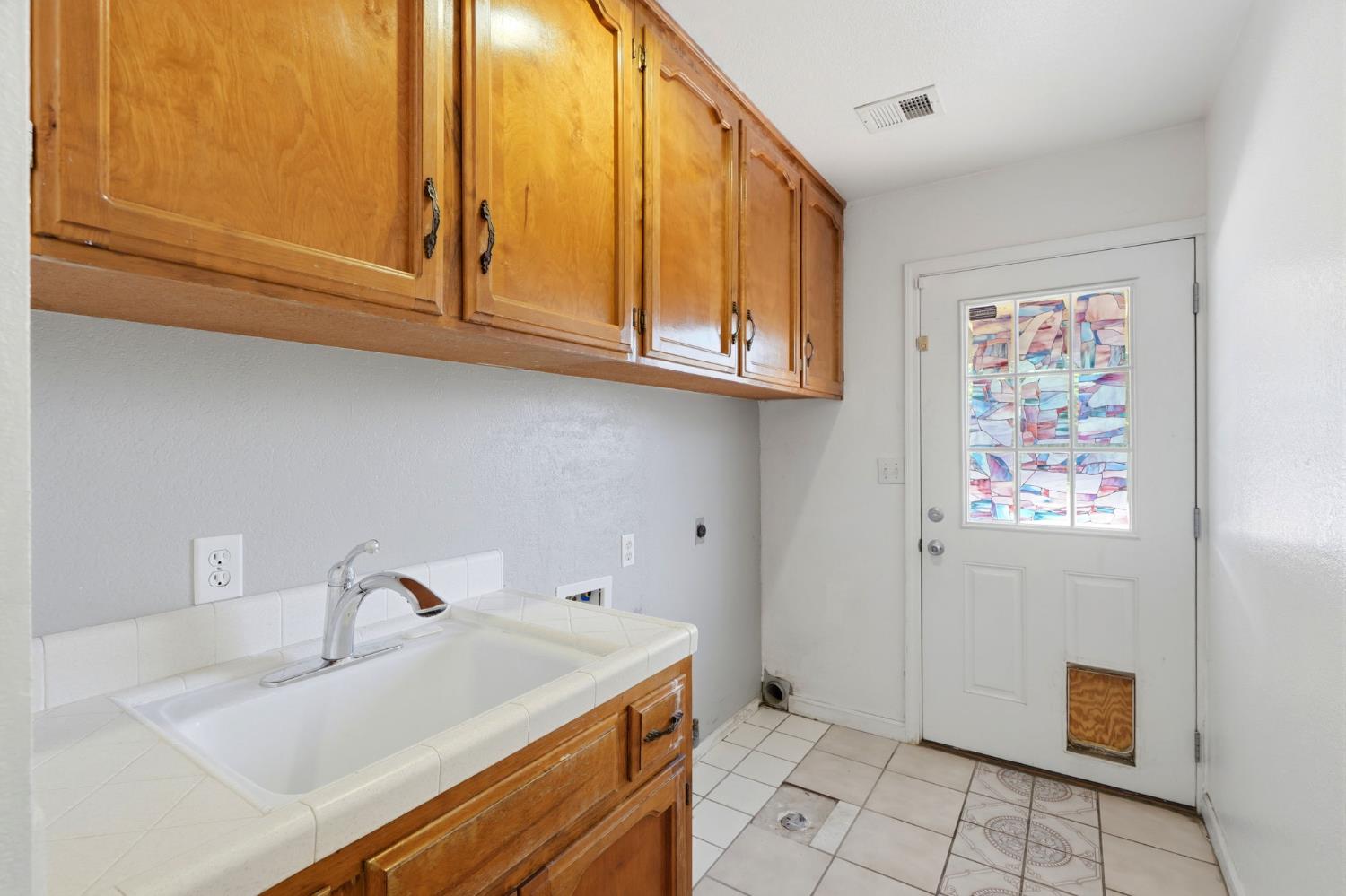 247 E Kennedy Ave, Tulare, CA 93274
