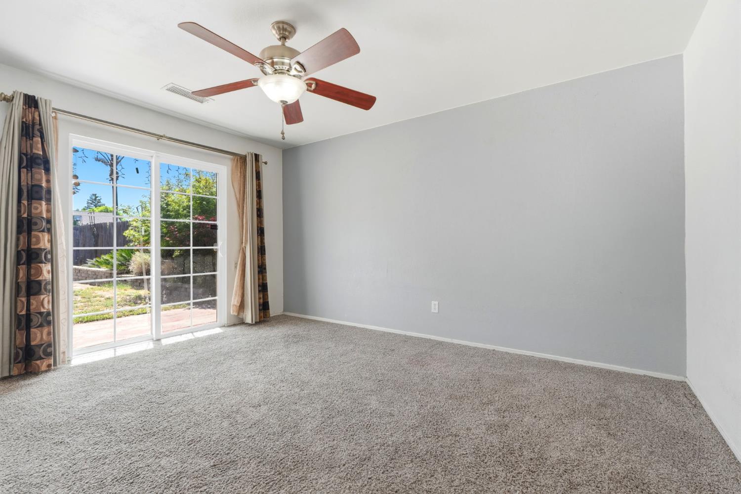247 E Kennedy Ave, Tulare, CA 93274
