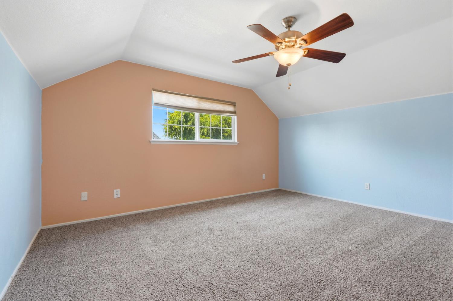 247 E Kennedy Ave, Tulare, CA 93274