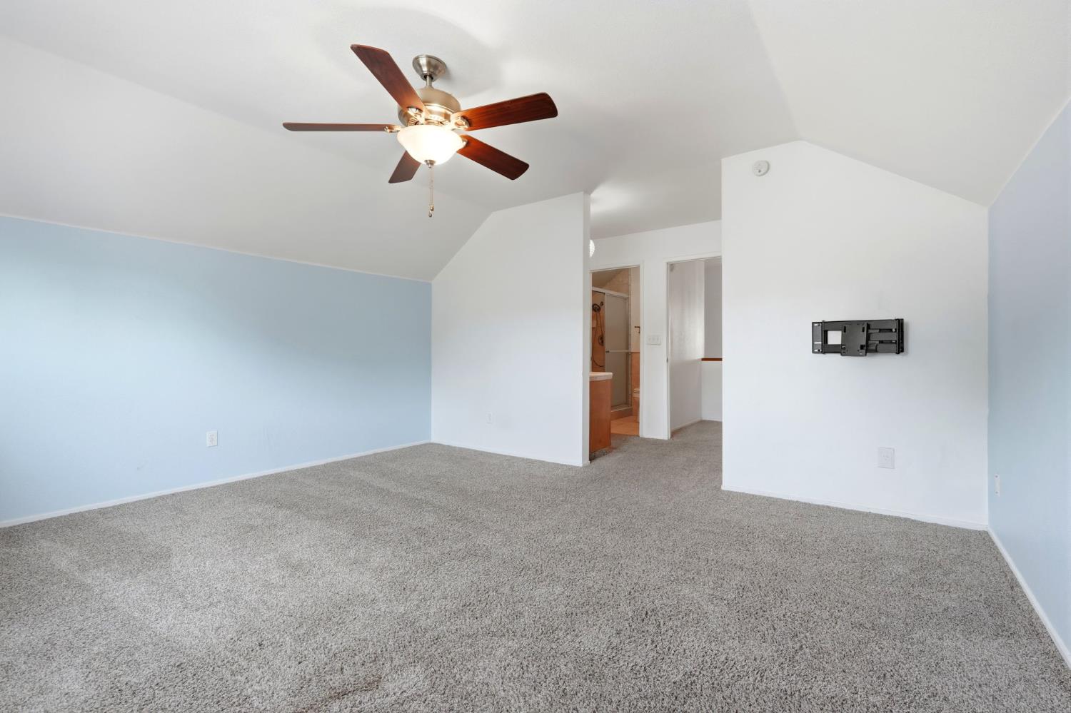 247 E Kennedy Ave, Tulare, CA 93274