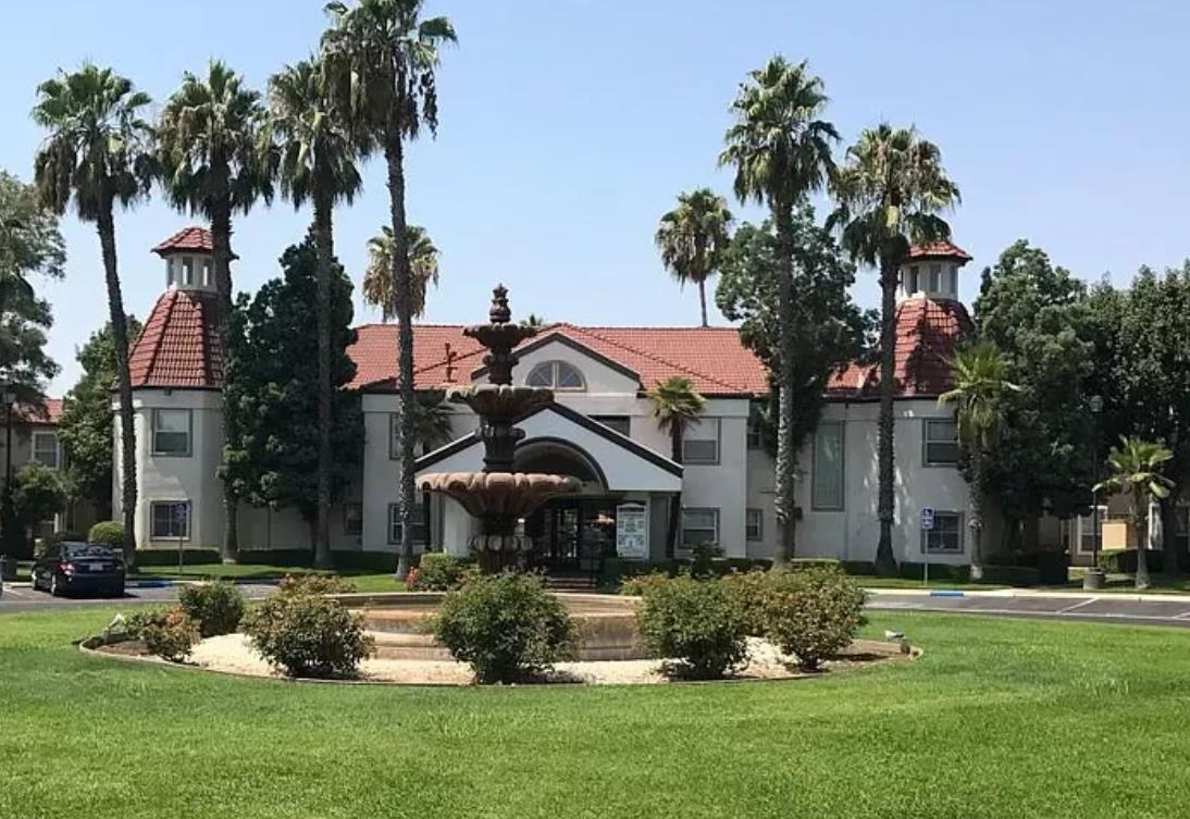 8153 N Cedar Ave #126, Fresno, CA 93720