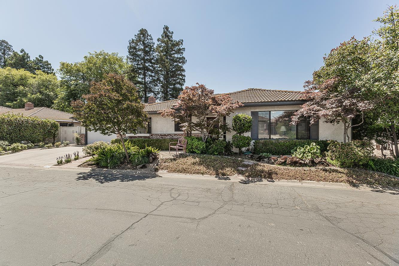 833 E El Paso Ave N, Fresno, CA 93720