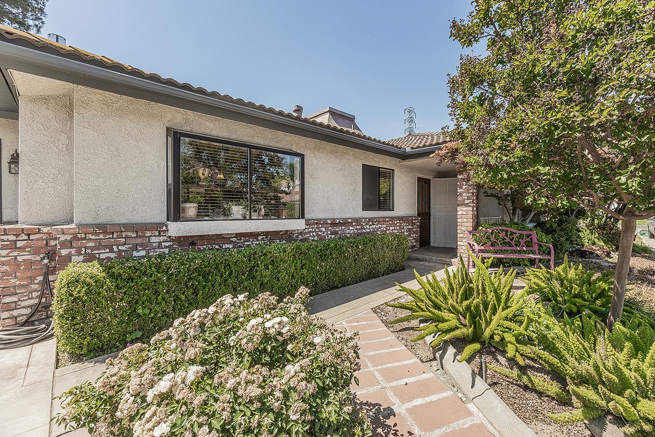 833 E El Paso Ave N, Fresno, CA 93720