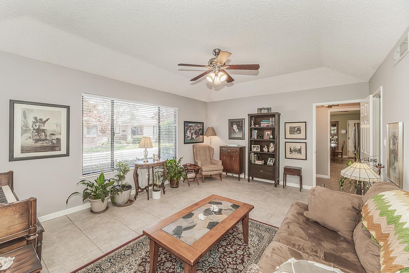 833 E El Paso Ave N, Fresno, CA 93720