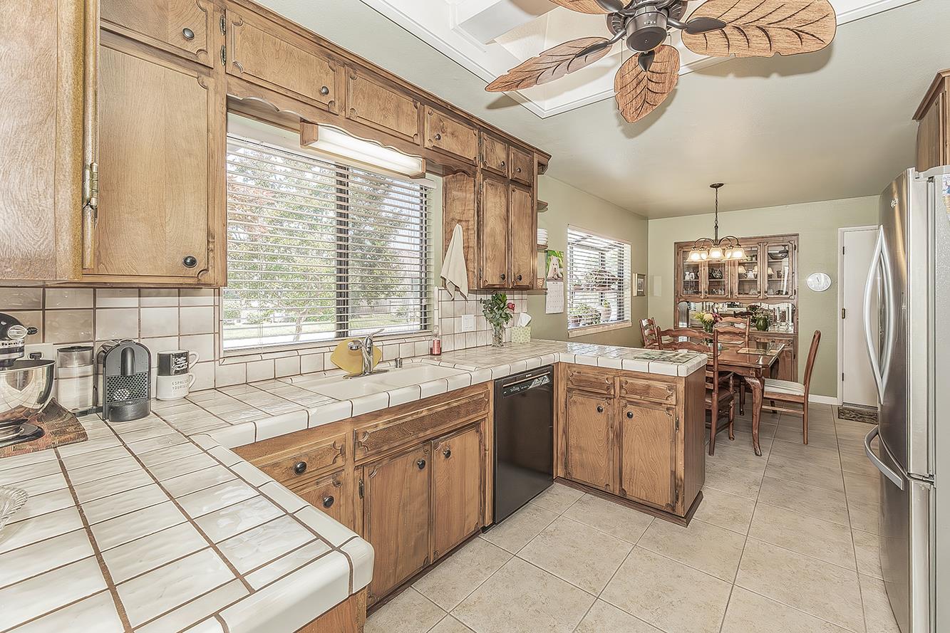 833 E El Paso Ave N, Fresno, CA 93720