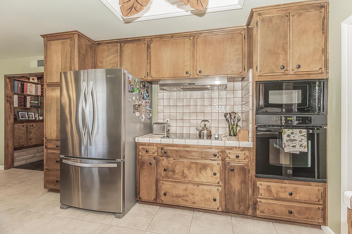 833 E El Paso Ave N, Fresno, CA 93720