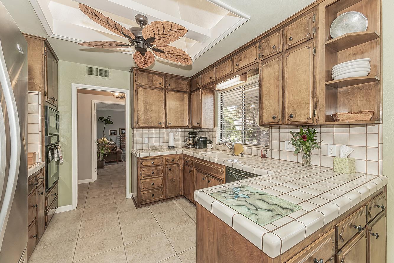 833 E El Paso Ave N, Fresno, CA 93720