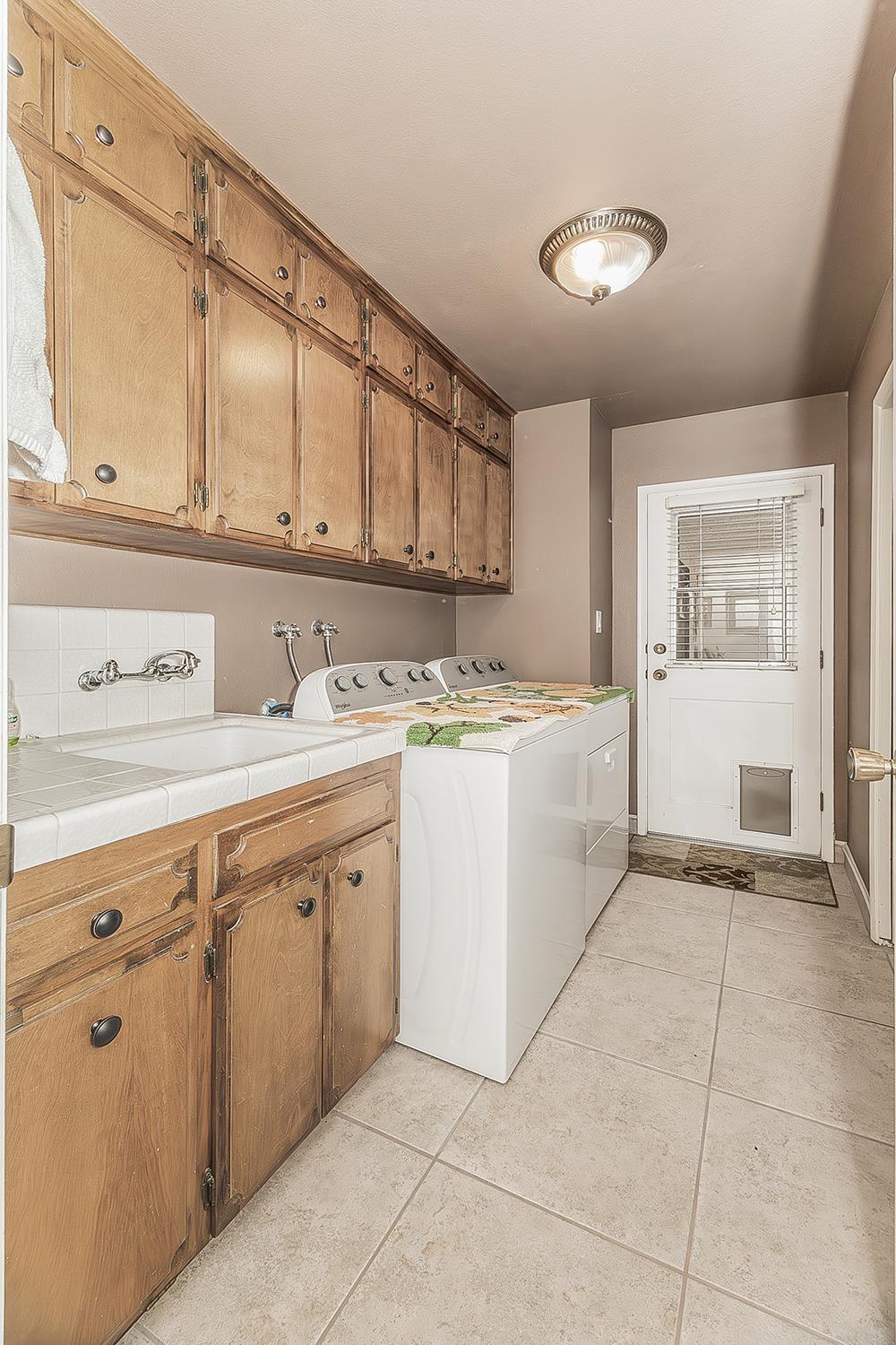 833 E El Paso Ave N, Fresno, CA 93720
