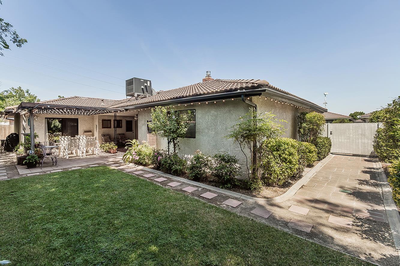 833 E El Paso Ave N, Fresno, CA 93720