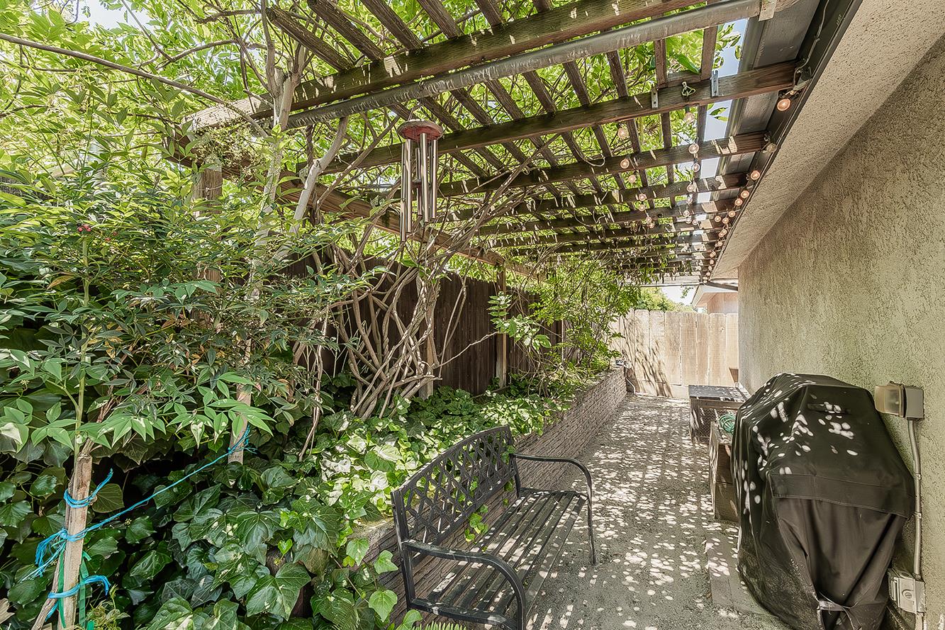 833 E El Paso Ave N, Fresno, CA 93720