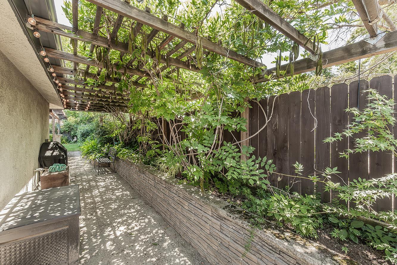 833 E El Paso Ave N, Fresno, CA 93720