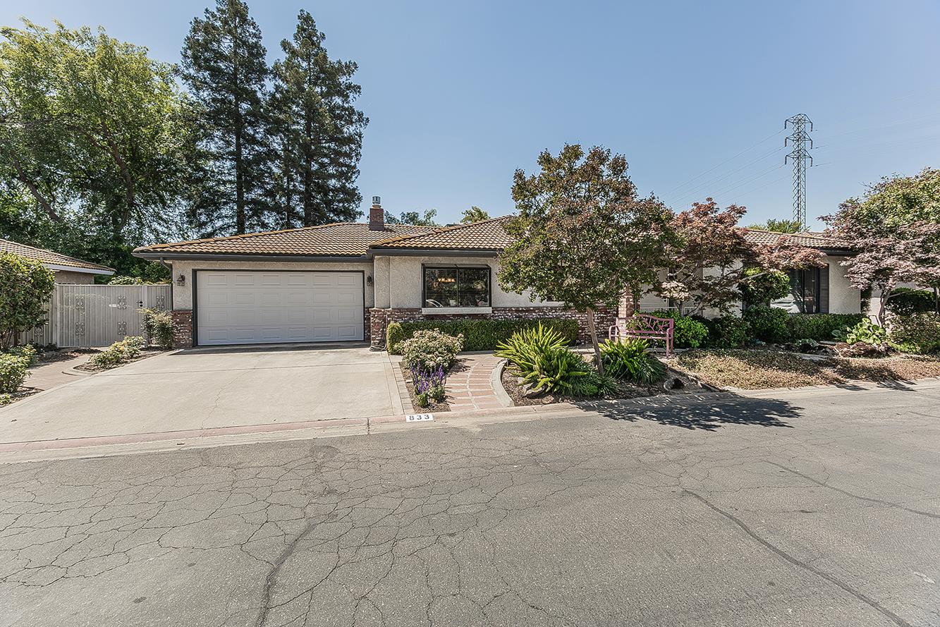 833 E El Paso Ave N, Fresno, CA 93720