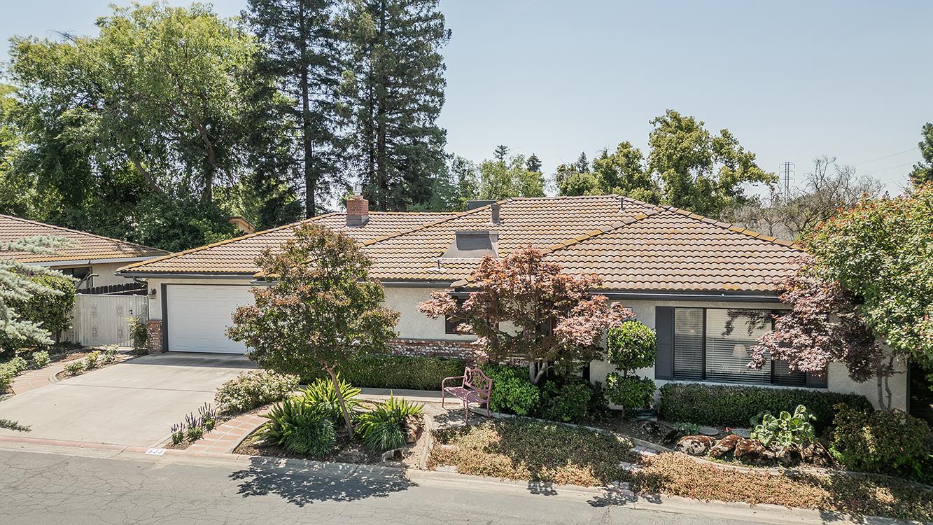 833 E El Paso Ave N, Fresno, CA 93720