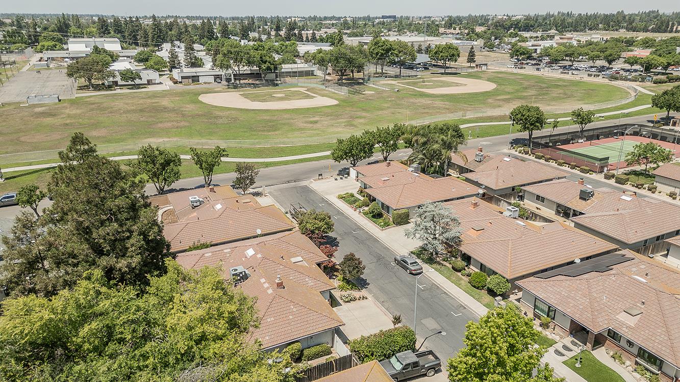 833 E El Paso Ave N, Fresno, CA 93720