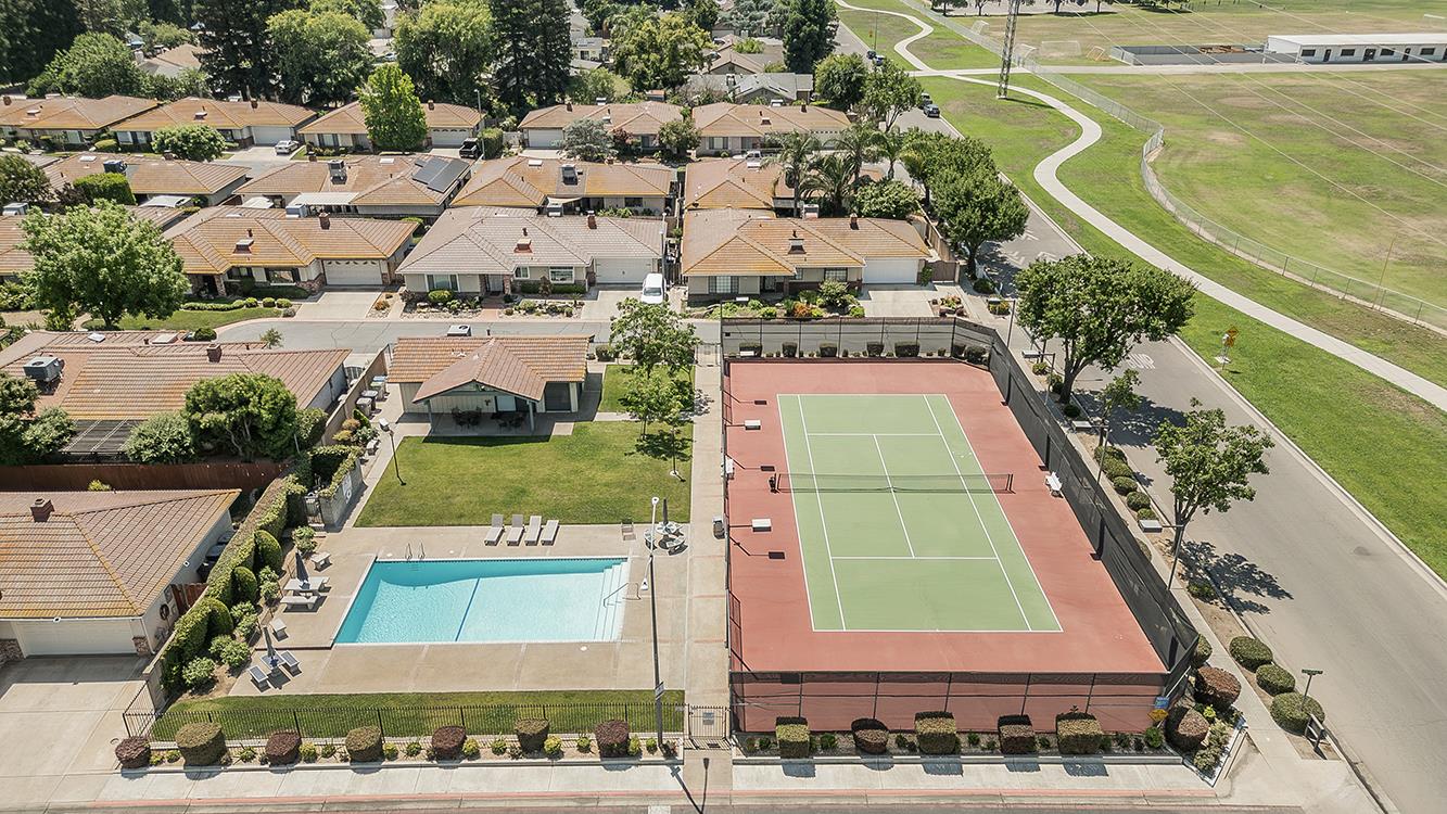 833 E El Paso Ave N, Fresno, CA 93720