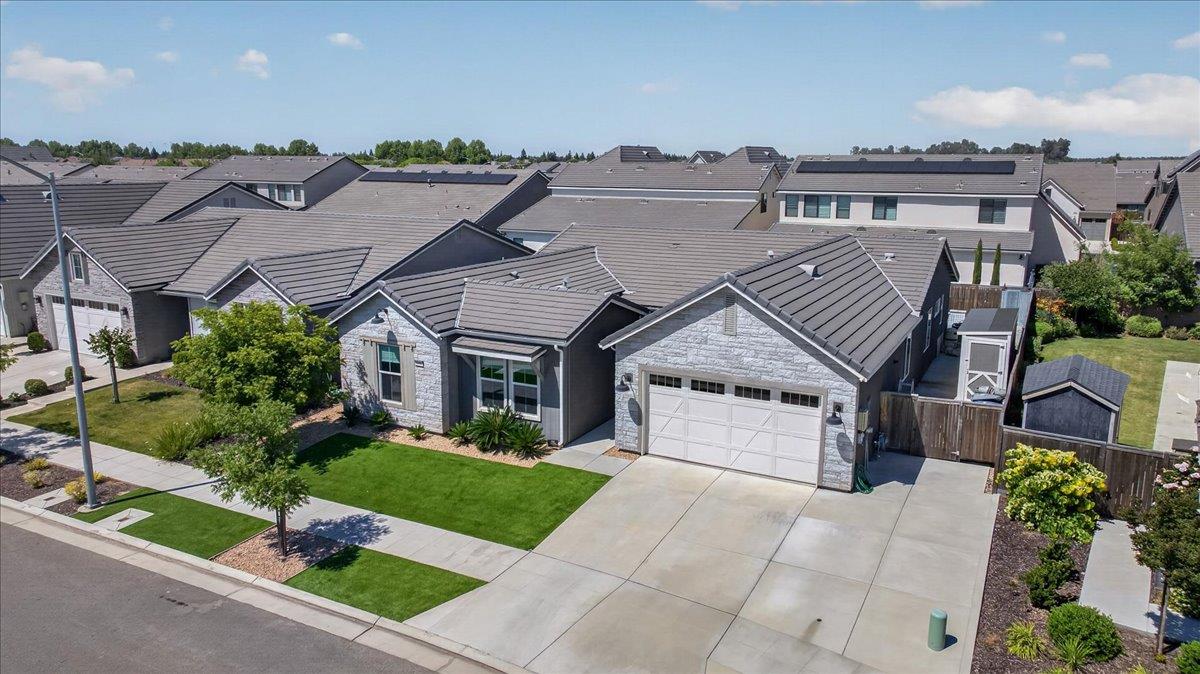2086 N Phillip Ave, Clovis, CA 93619