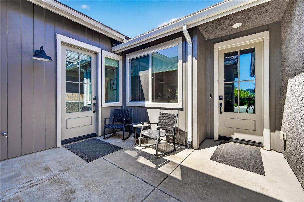 2086 N Phillip Ave, Clovis, CA 93619