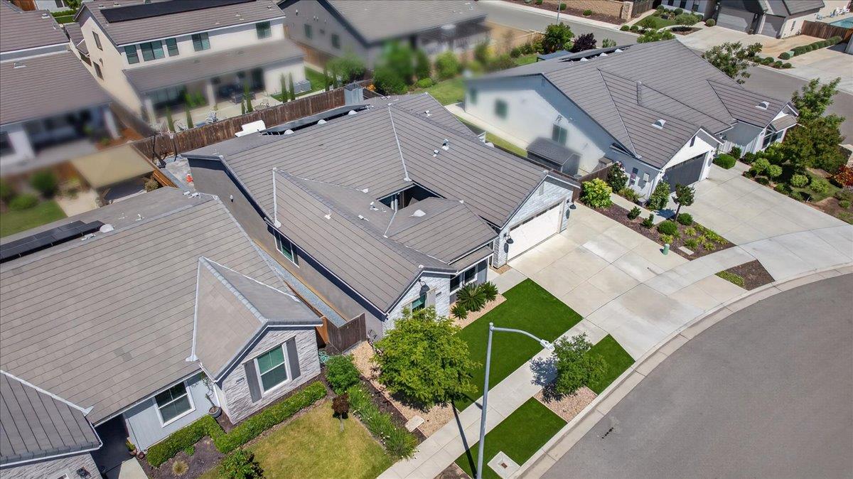 2086 N Phillip Ave, Clovis, CA 93619