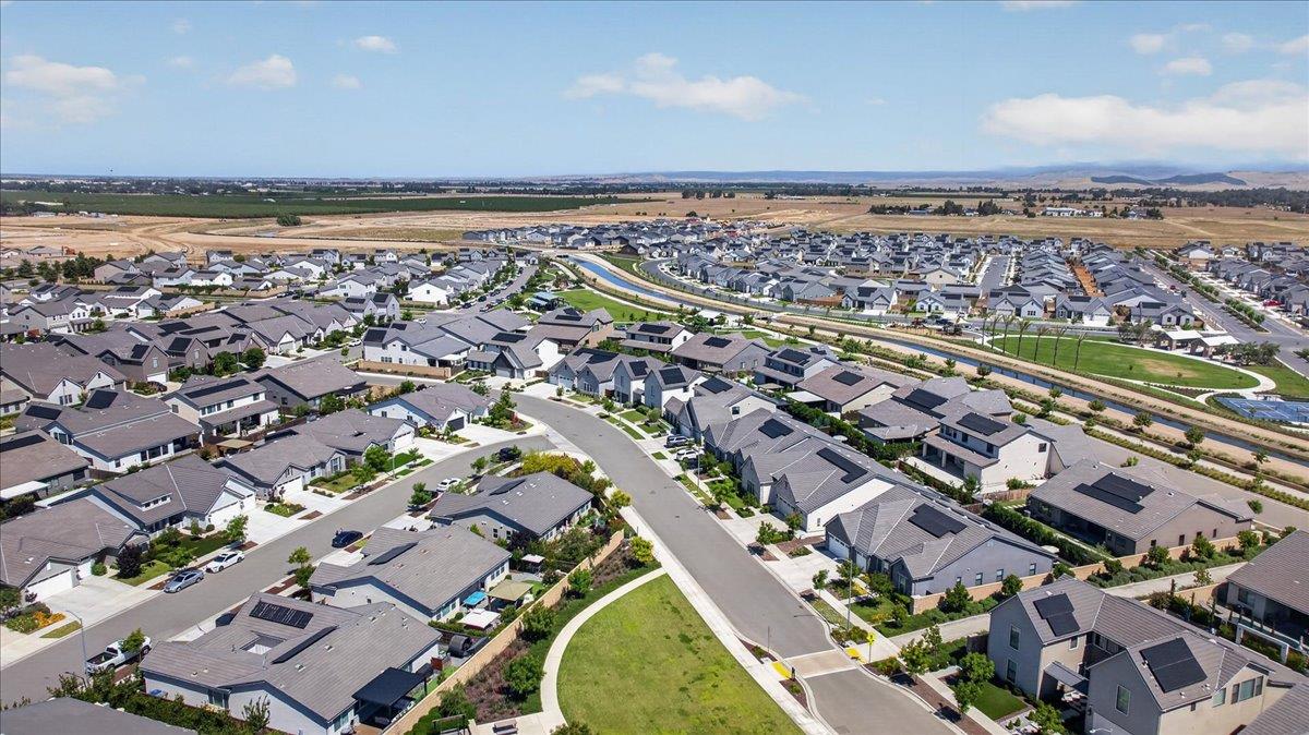 2086 N Phillip Ave, Clovis, CA 93619