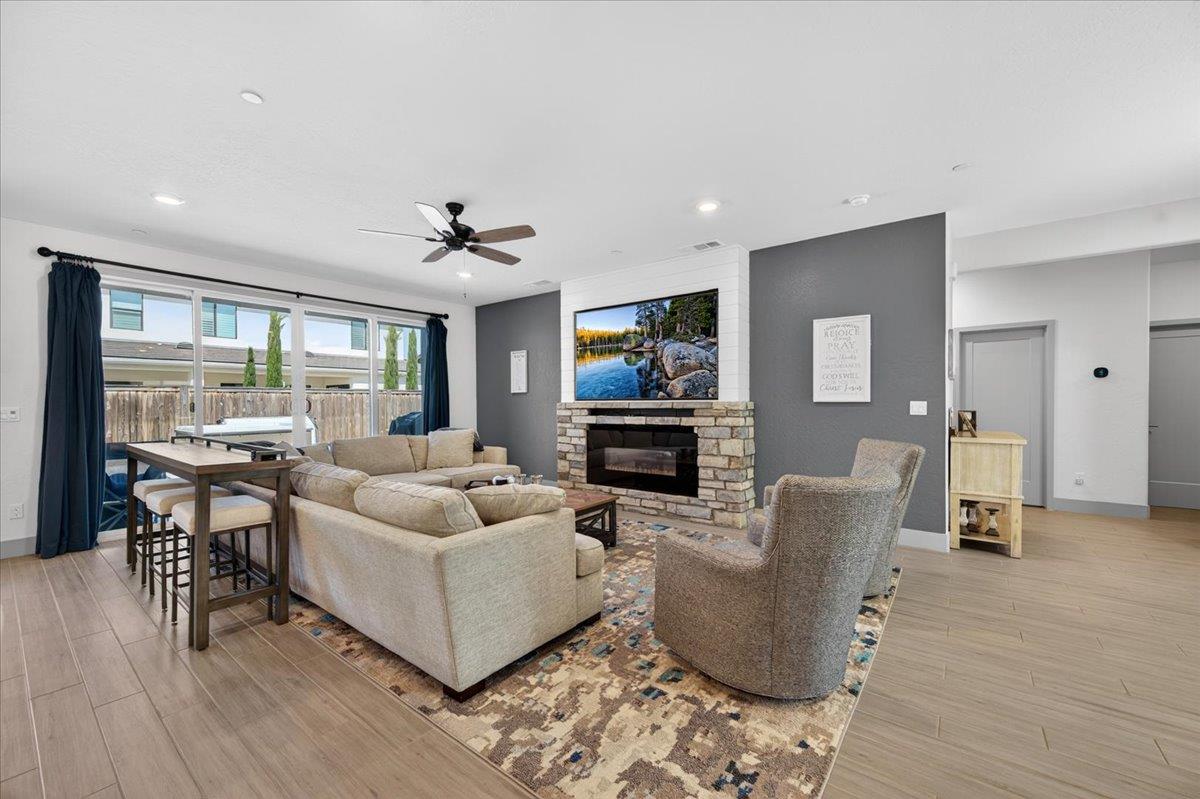 2086 N Phillip Ave, Clovis, CA 93619