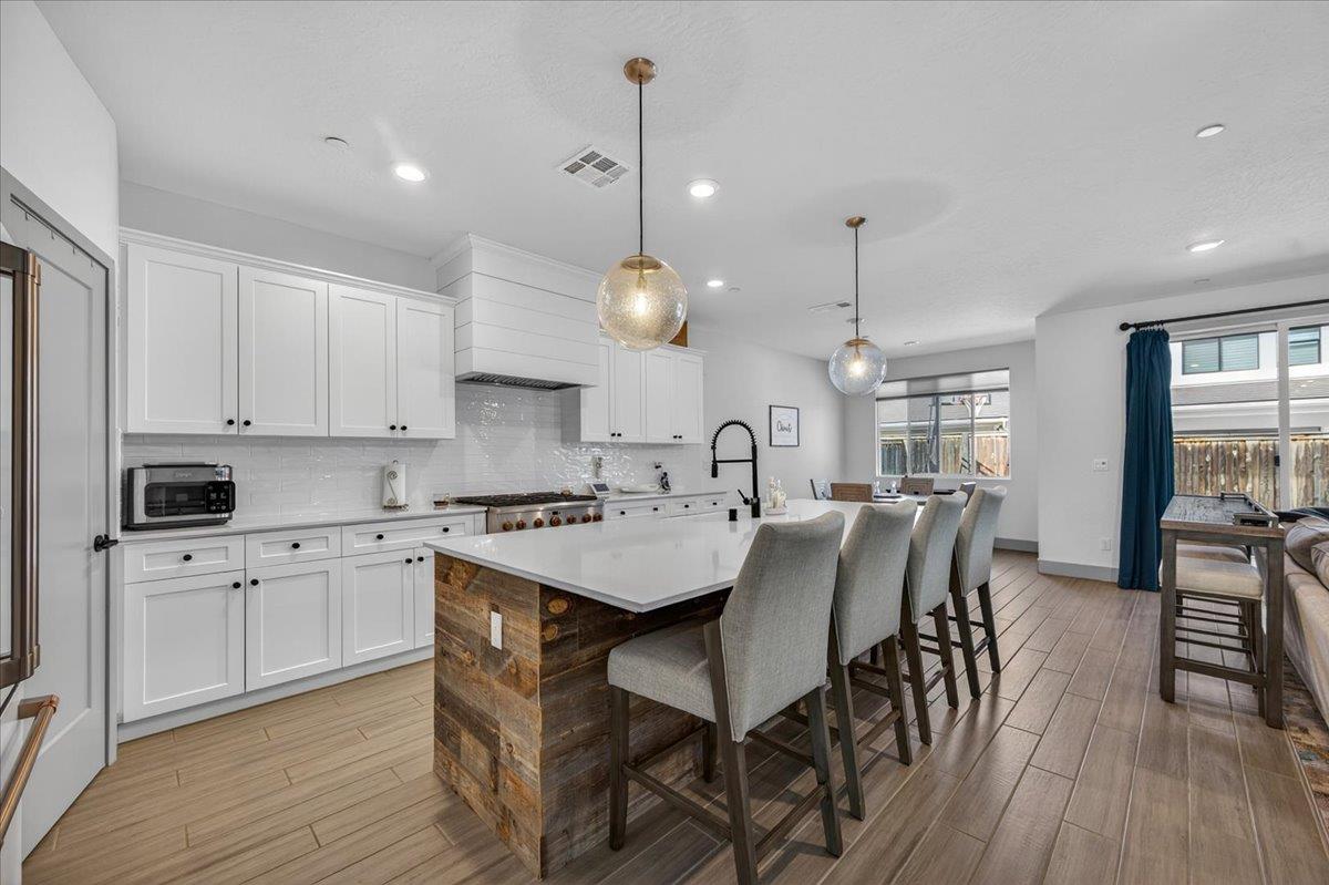 2086 N Phillip Ave, Clovis, CA 93619