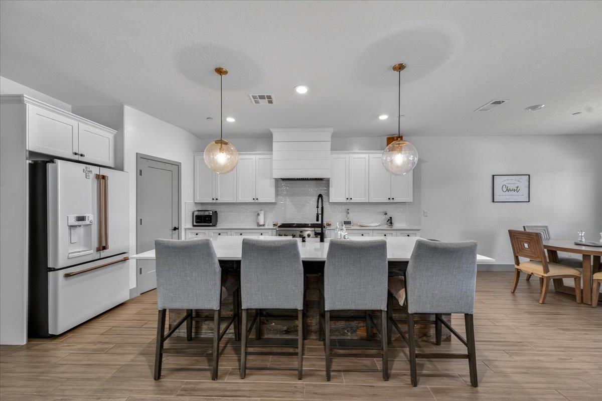 2086 N Phillip Ave, Clovis, CA 93619
