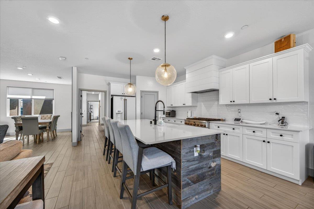2086 N Phillip Ave, Clovis, CA 93619