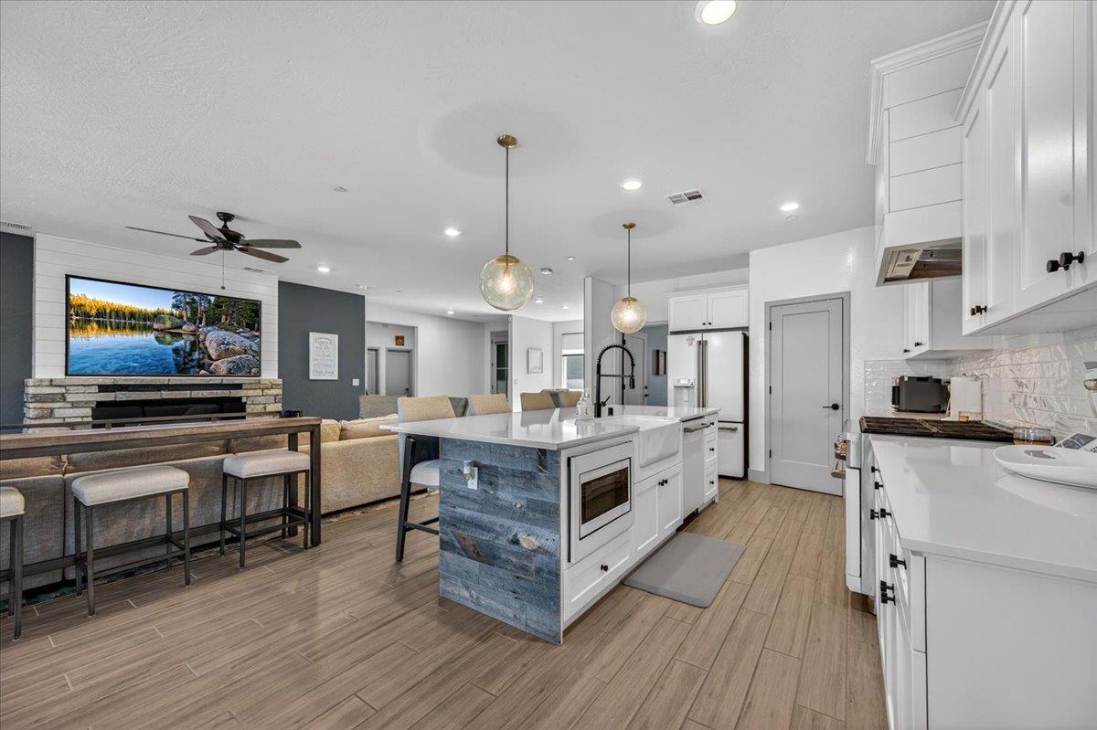 2086 N Phillip Ave, Clovis, CA 93619
