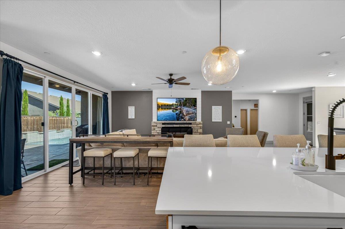 2086 N Phillip Ave, Clovis, CA 93619