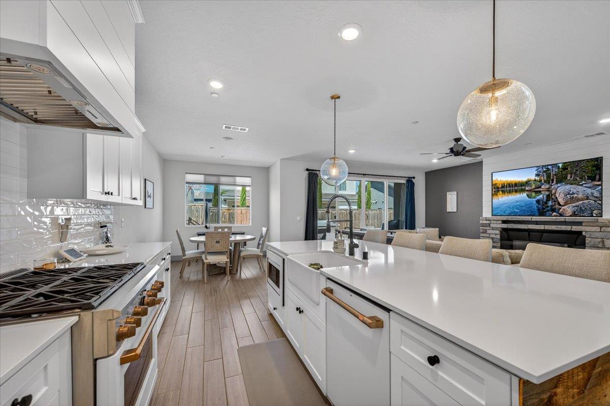 2086 N Phillip Ave, Clovis, CA 93619