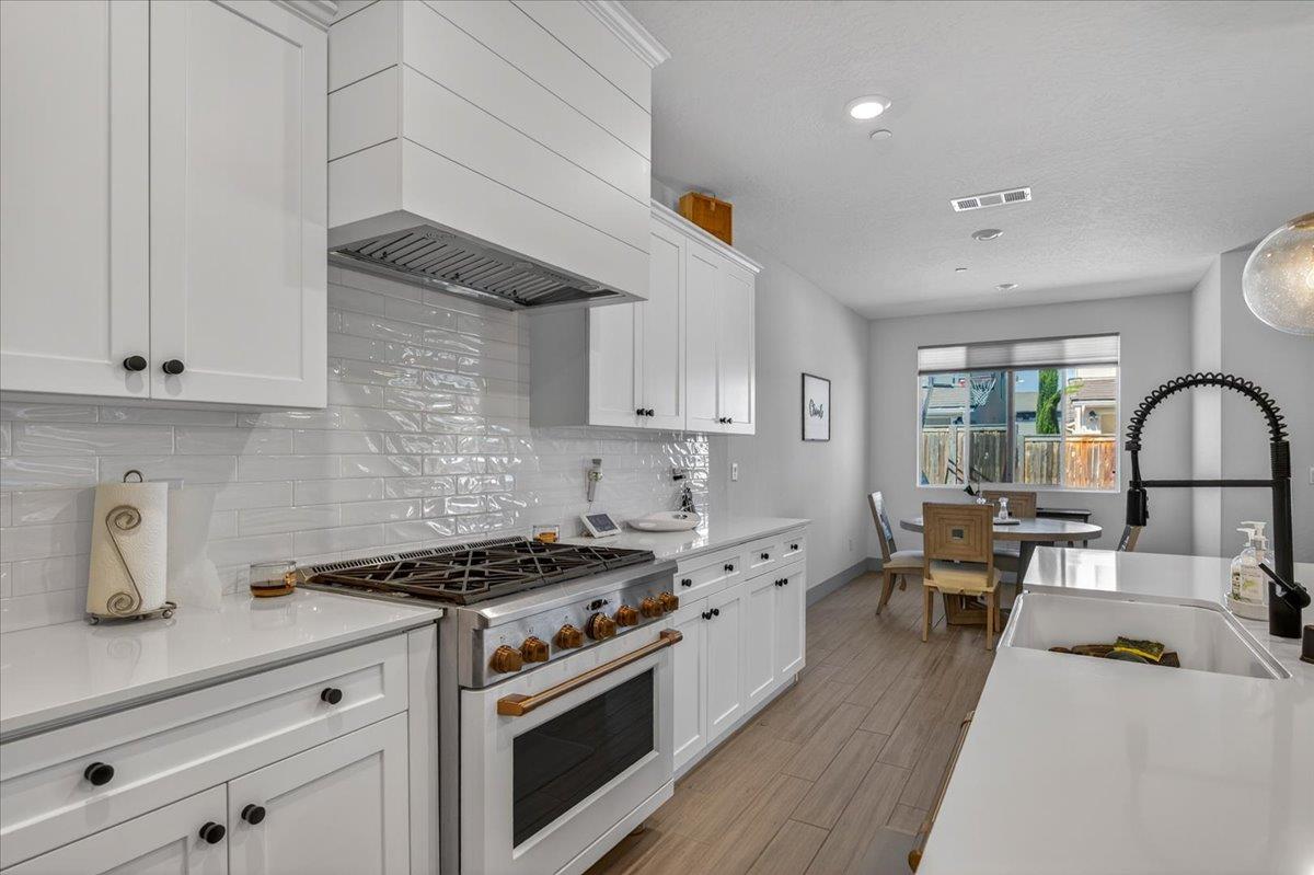 2086 N Phillip Ave, Clovis, CA 93619