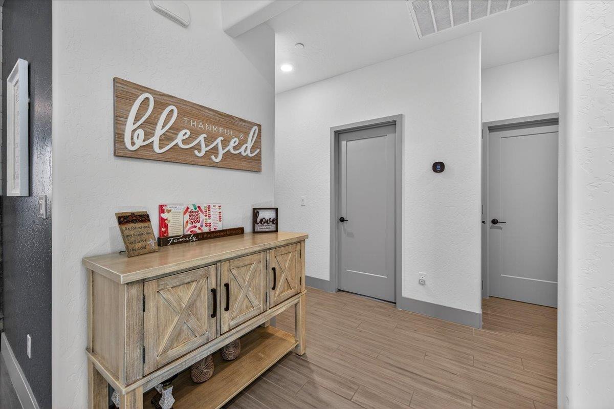 2086 N Phillip Ave, Clovis, CA 93619