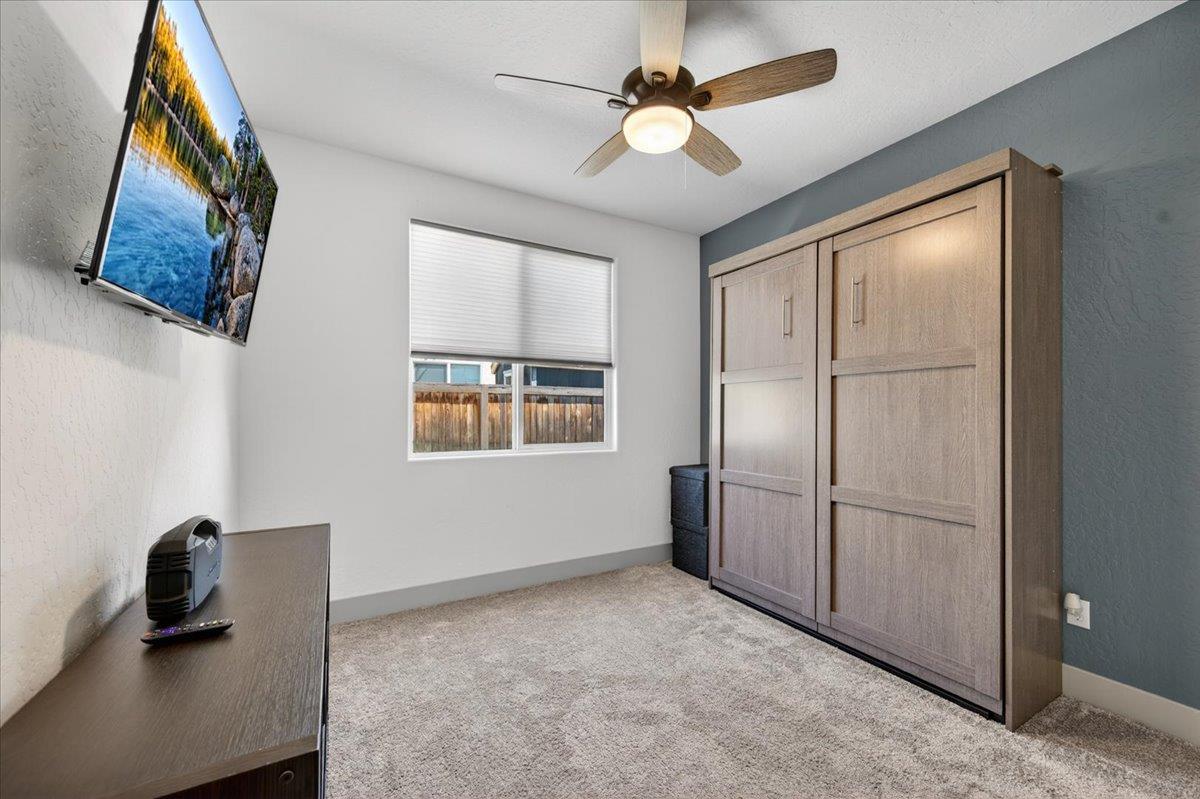 2086 N Phillip Ave, Clovis, CA 93619