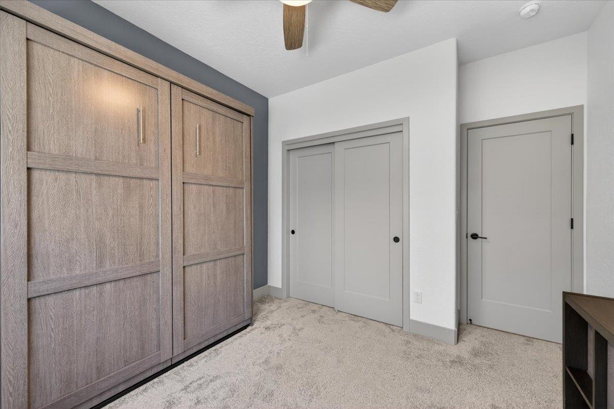 2086 N Phillip Ave, Clovis, CA 93619