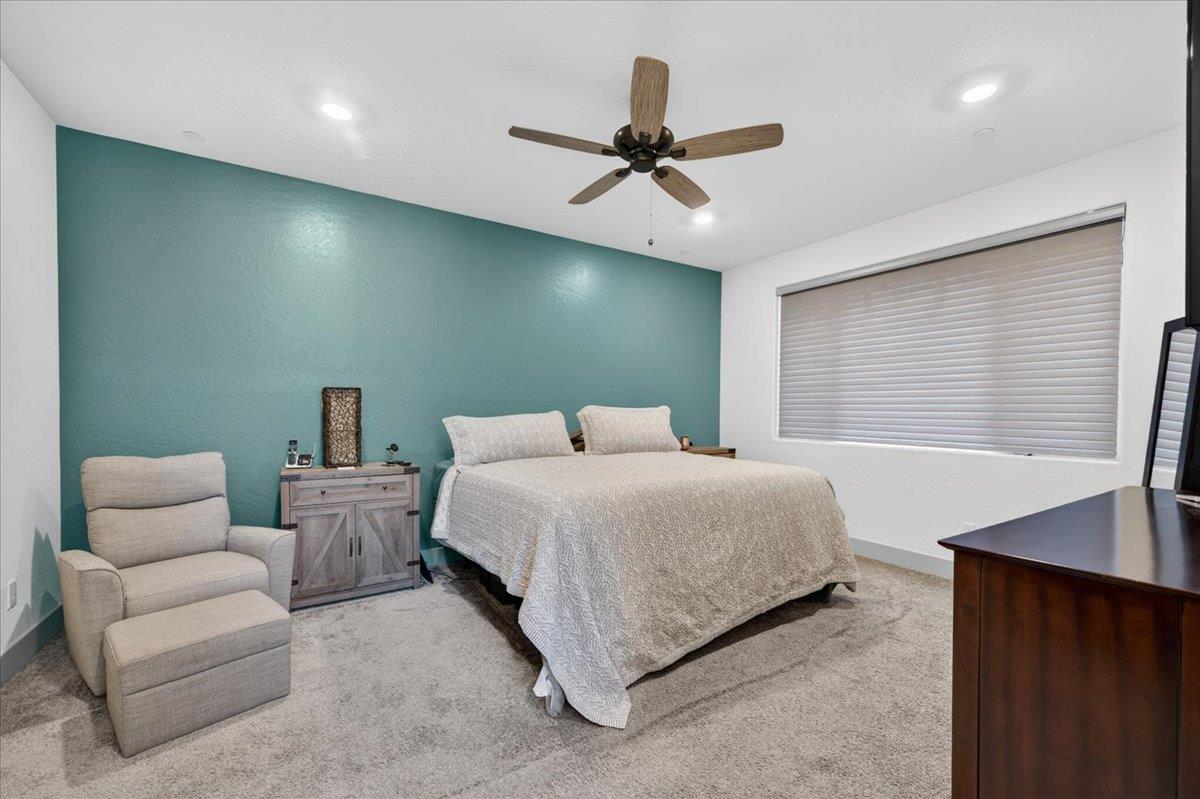 2086 N Phillip Ave, Clovis, CA 93619