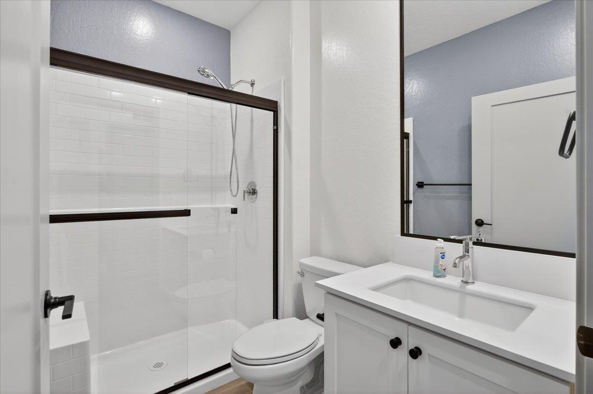 2086 N Phillip Ave, Clovis, CA 93619