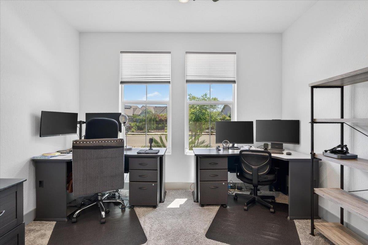 2086 N Phillip Ave, Clovis, CA 93619