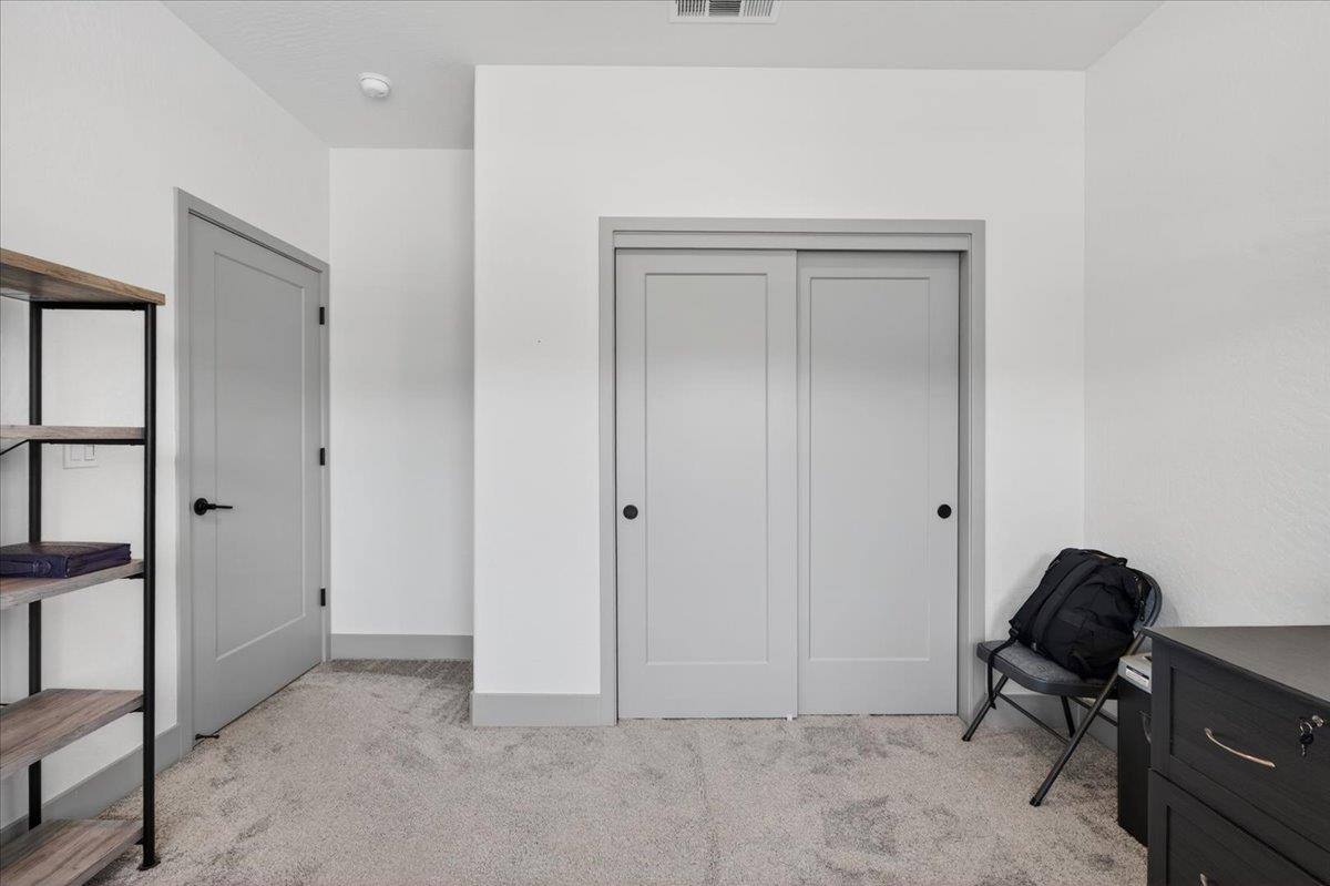 2086 N Phillip Ave, Clovis, CA 93619