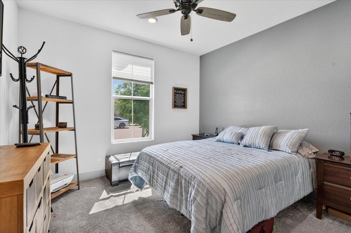 2086 N Phillip Ave, Clovis, CA 93619
