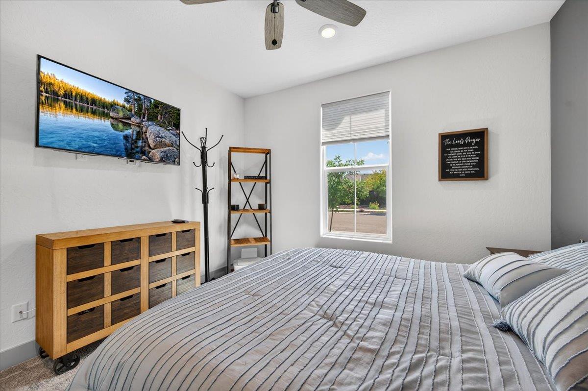 2086 N Phillip Ave, Clovis, CA 93619